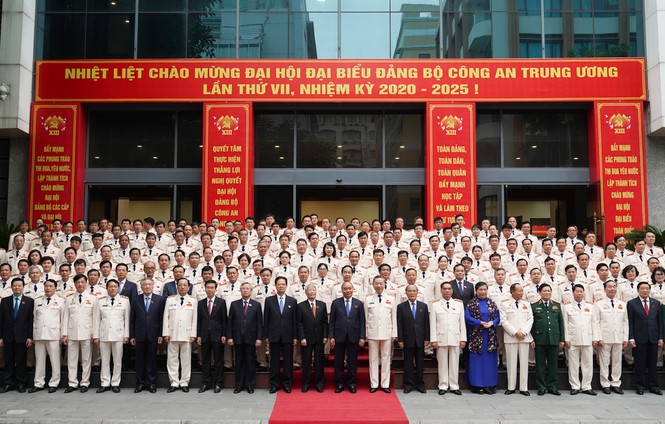 ác đồng chí lãnh đạo, nguyên lãnh đạo Đảng, Nhà nước và đại biểu dự Đại hội đại biểu Đảng bộ Công an Trung ương. Ảnh: Quang Hiếu Báo điện tử Chính phủ.