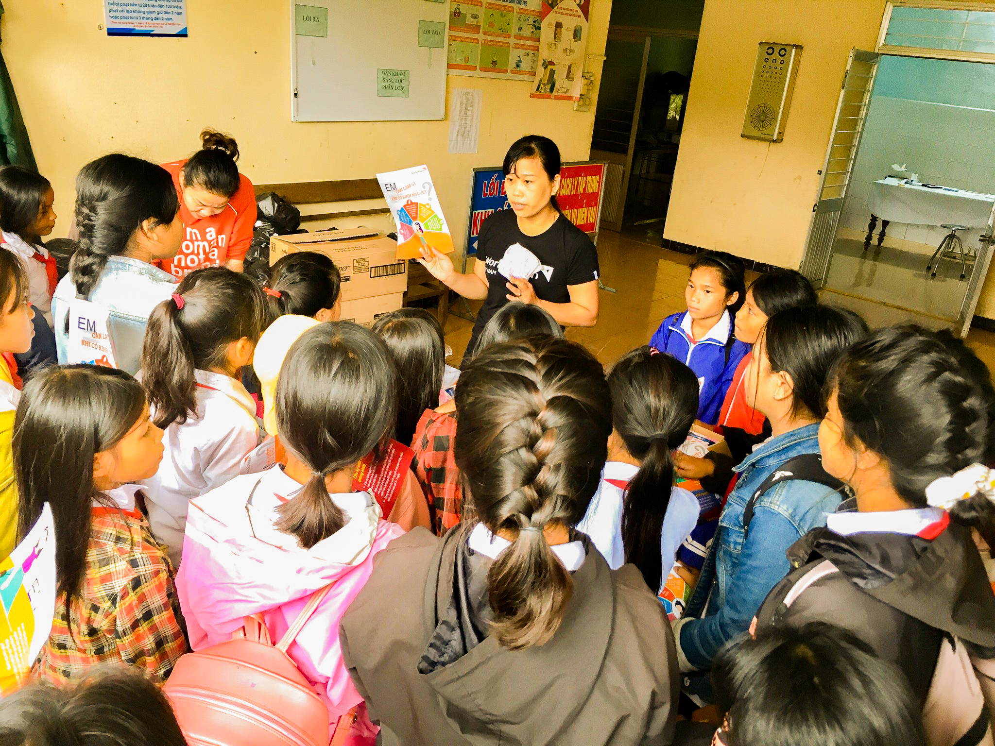 Hơn 16.000 trẻ em gái ở miền Trung sẽ được trao tặng băng vệ sinh - Ảnh 1. Hơn 16.000 trẻ em gái ở miền Trung sẽ được trao tặng băng vệ sinh - Ảnh 1.