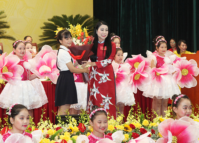 Chủ tịch Hội LHPN Việt Nam tham dự khai mạc Đại hội đại biểu Đảng bộ tỉnh Vĩnh Phúc lần thứ XVII - Ảnh 1.