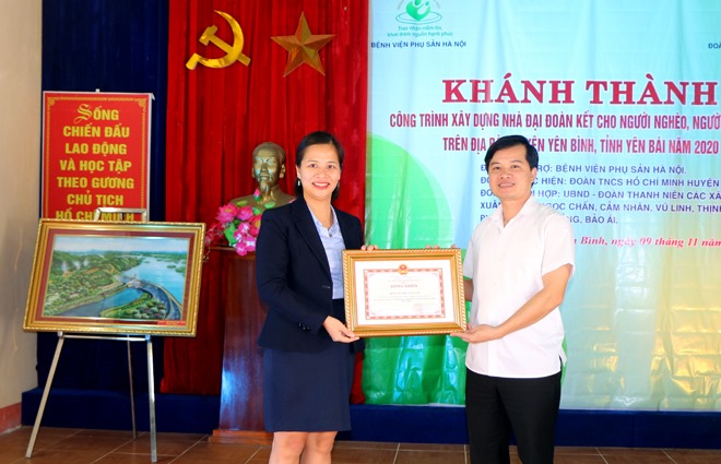BV Phụ sản Hà Nội trao tặng 15 nhà Đại đoàn kết cho hộ  nghèo tại Yên Bái - Ảnh 1.