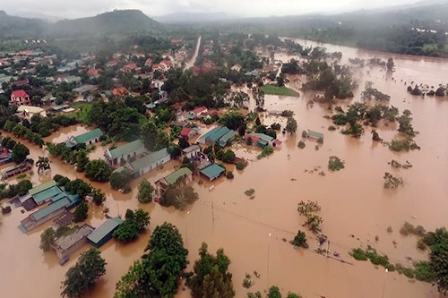 Lũ lụt tàn phá nghiêm trọng miền Trung trong năm 2020 cũng bắt nguồn từ việc diện tích đất rừng bị thu hẹp.