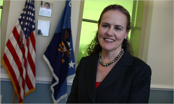 Michele Flournoy - Nữ ứng viên sáng giá cho vị trí Bộ trưởng Quốc phòng Mỹ - Ảnh 1.