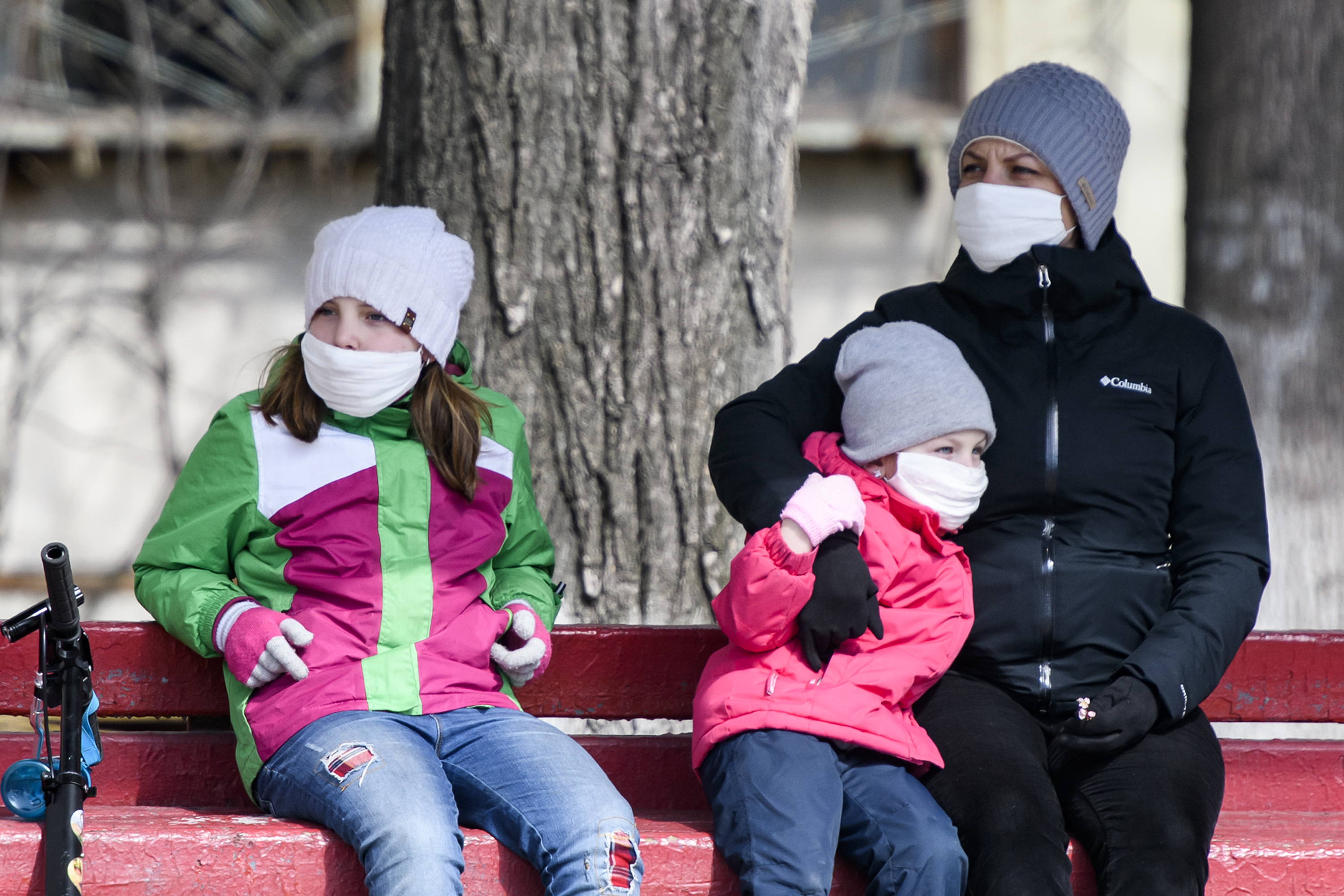 Tại sao dễ ốm khi trời lạnh? Mối liên hệ giữa thời tiết lạnh và nguy cơ bị ốm - Ảnh 2.