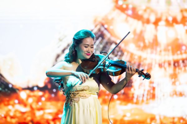 Nữ nghệ sĩ viola Nguyệt Thu thăng hoa trên dòng sông âm nhạc - Ảnh 3.