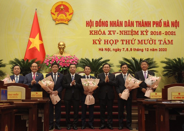 Thủ tướng phê chuẩn 5 phó chủ tịch UBND Hà Nội - Ảnh 1.