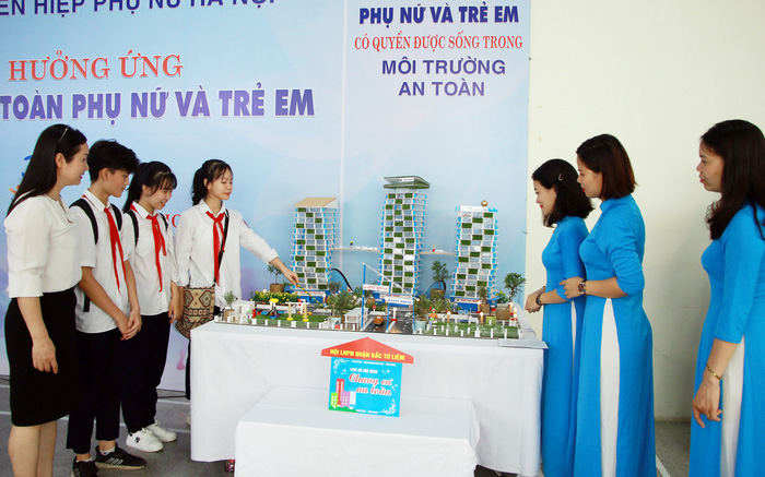 Mô hình chung cư an toàn của Hội LHPN quận Bắc Từ Liêm (Hà Nội) đạt giải Nhất trong cuộc thi ý tưởng &quot;Xây dựng Thành phố an toàn cho phụ nữ và trẻ em&quot;. Ảnh: Hải Yến