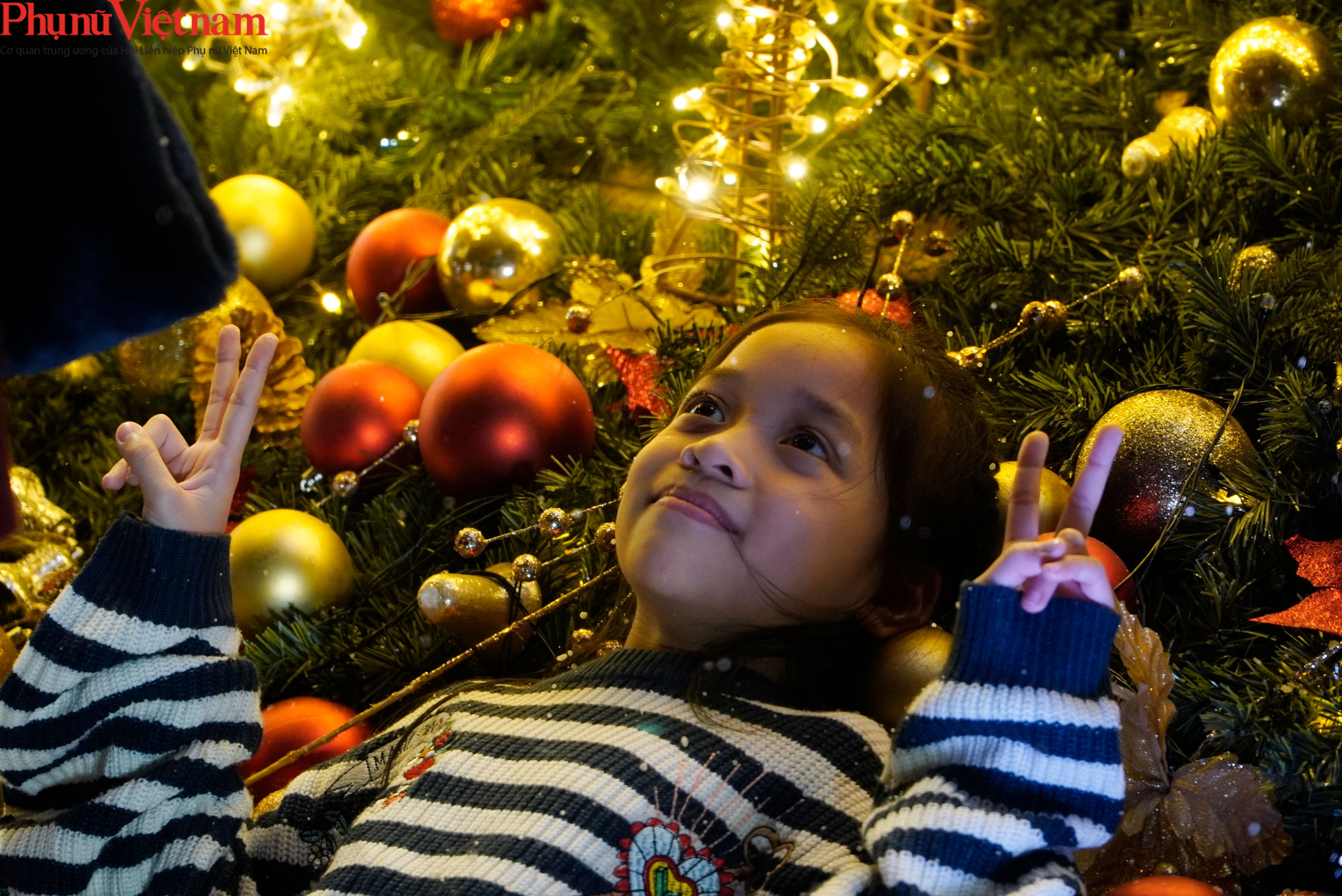 Phụ huynh và trẻ nhỏ Thủ đô hào hứng đi chơi Noel trong thời tiết giá lạnh - Ảnh 19.