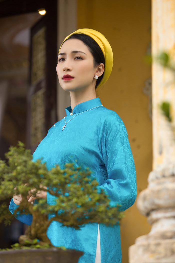 Hòa Minzy hóa Nam Phương Hoàng hậu: Mất cả năm làm trang phục, riêng trang sức tốn hẳn 3 tỷ - Ảnh 7.