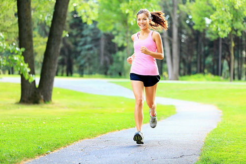 Làm thế nào để chống mất nước khi tập luyện Yoga mùa hè? - Ảnh 3.