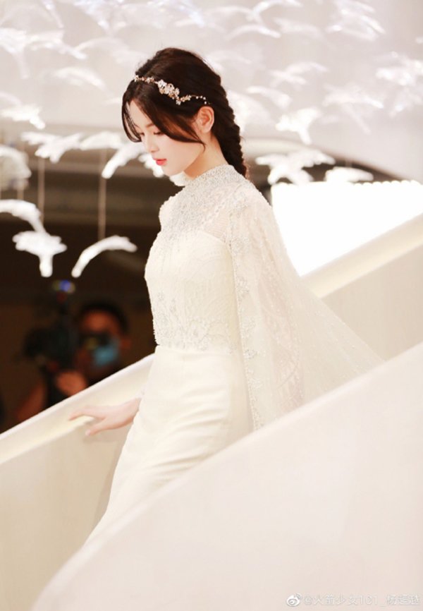 Vô dụng, dài dây chuyền BÓNG đá nữ mặt mối liên kết cỡ thứ plus Mặc váy -  Trung Quốc Áo cưới phục cưới Lace y áo váy cưới kiểu Bridal giá