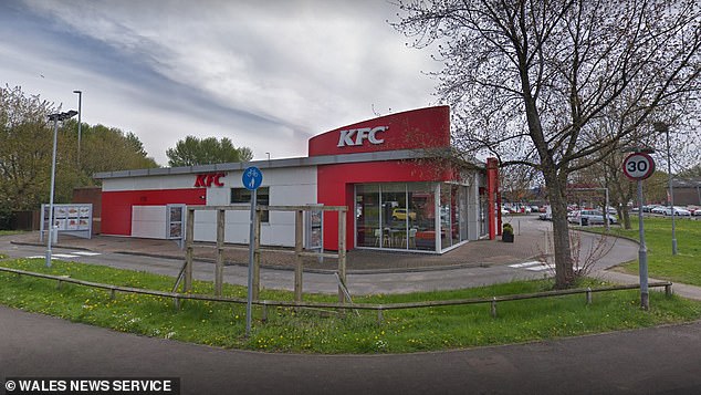KFC lãnh phạt 23 triệu đồng vì không xử lý vụ nhân viên nữ bị quấy rối tình dục, đã thế sếp còn châm biếm &quot;Nhỡ anh ta hứng thì sao?&quot; - Ảnh 2.