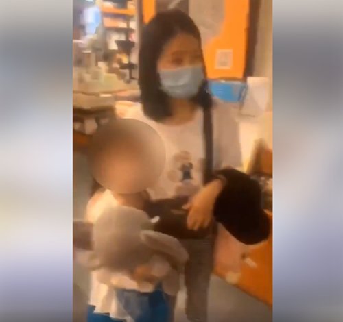 Bé trai 10 tuổi xâm phạm cơ thể bé gái 5 tuổi tại hiệu sách xôn xao mạng xã hội Trung Quốc - Ảnh 3.