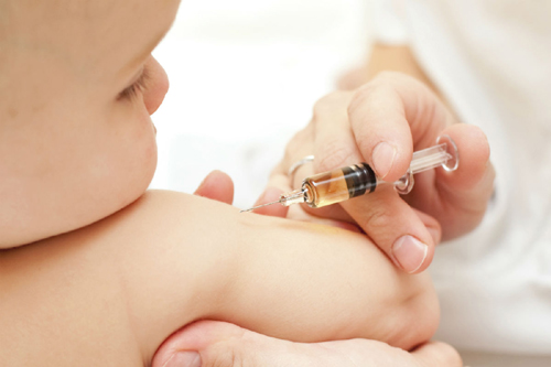 Tiêm phòng vaccine bại liệt: Thời điểm, liều lượng và các phản ứng sau tiêm - Ảnh 3.