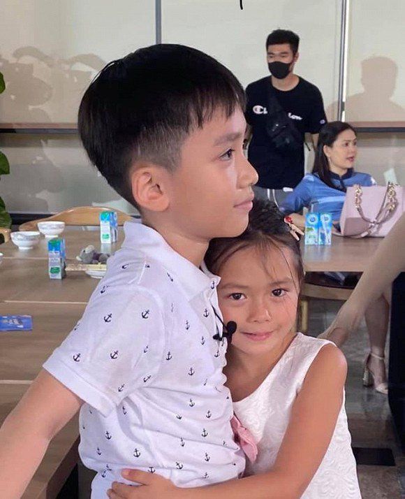 Cặp nhóc tỳ hot nhất showbiz Việt vì tình cảm và dễ thương, dân tình muốn bố mẹ tác thành - Ảnh 12.