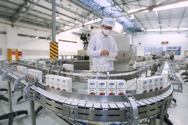 Dây chuyền sản xuất sữa hiện đại của Vinamilk