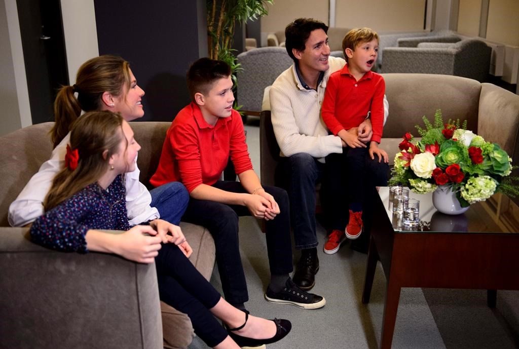 “Ủng hộ nữ quyền!” - Lời khuyên sâu sắc của thủ tướng Canada dành cho bố mẹ đang tìm cách để nuôi dạy con trai trở thành những quý ông thực thụ trong tương lai - Ảnh 1.