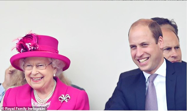 Nữ hoàng Anh Elizabeth II chia sẻ ảnh mừng sinh nhật tuổi 38 của Hoàng tử William - Ảnh 1.