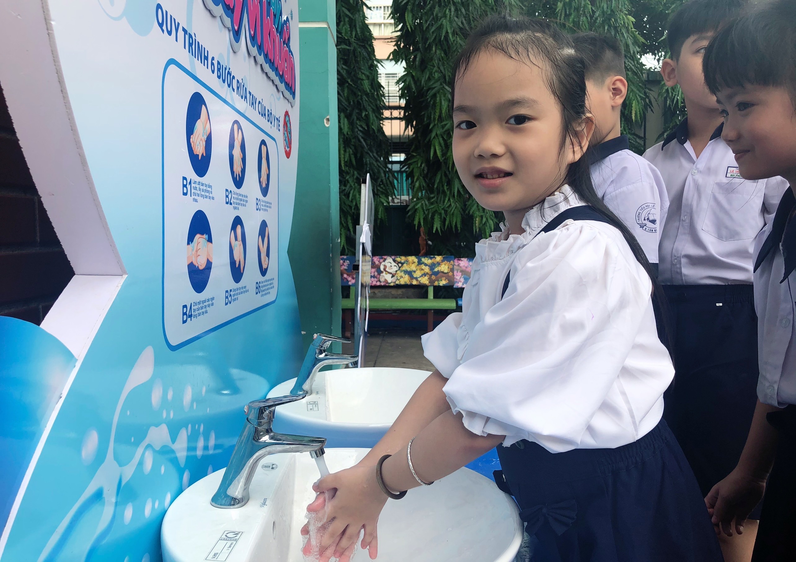 Lắp đặt miễn phí 10 trạm rửa tay tại các trường tiểu học - Ảnh 1.
