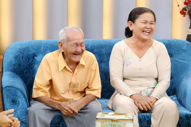 Ốc Thanh Vân mắt đỏ hoe khi nghe chuyện tình &quot;cổ tích&quot; của cụ ông 96 tuổi, vợ 60 tuổi - Ảnh 11.