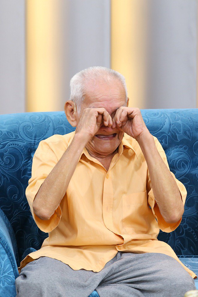 Ốc Thanh Vân mắt đỏ hoe khi nghe chuyện tình &quot;cổ tích&quot; của cụ ông 96 tuổi, vợ 60 tuổi - Ảnh 7.