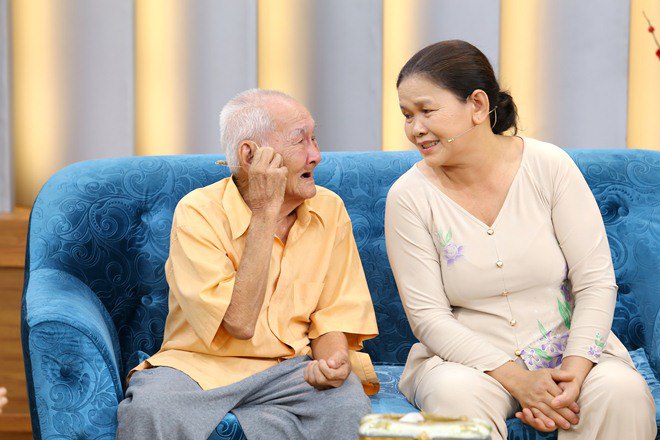 Ốc Thanh Vân mắt đỏ hoe khi nghe chuyện tình &quot;cổ tích&quot; của cụ ông 96 tuổi, vợ 60 tuổi - Ảnh 9.