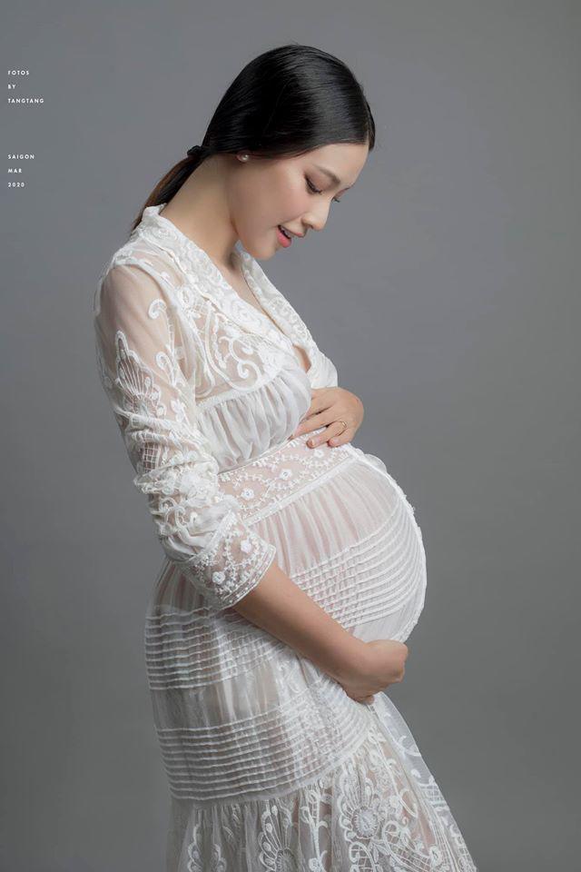 Vbiz có thêm một mẹ bầu nhuận sắc: Thu Thủy mang thai 5 tháng mà dung nhan như gái 20 - Ảnh 19.