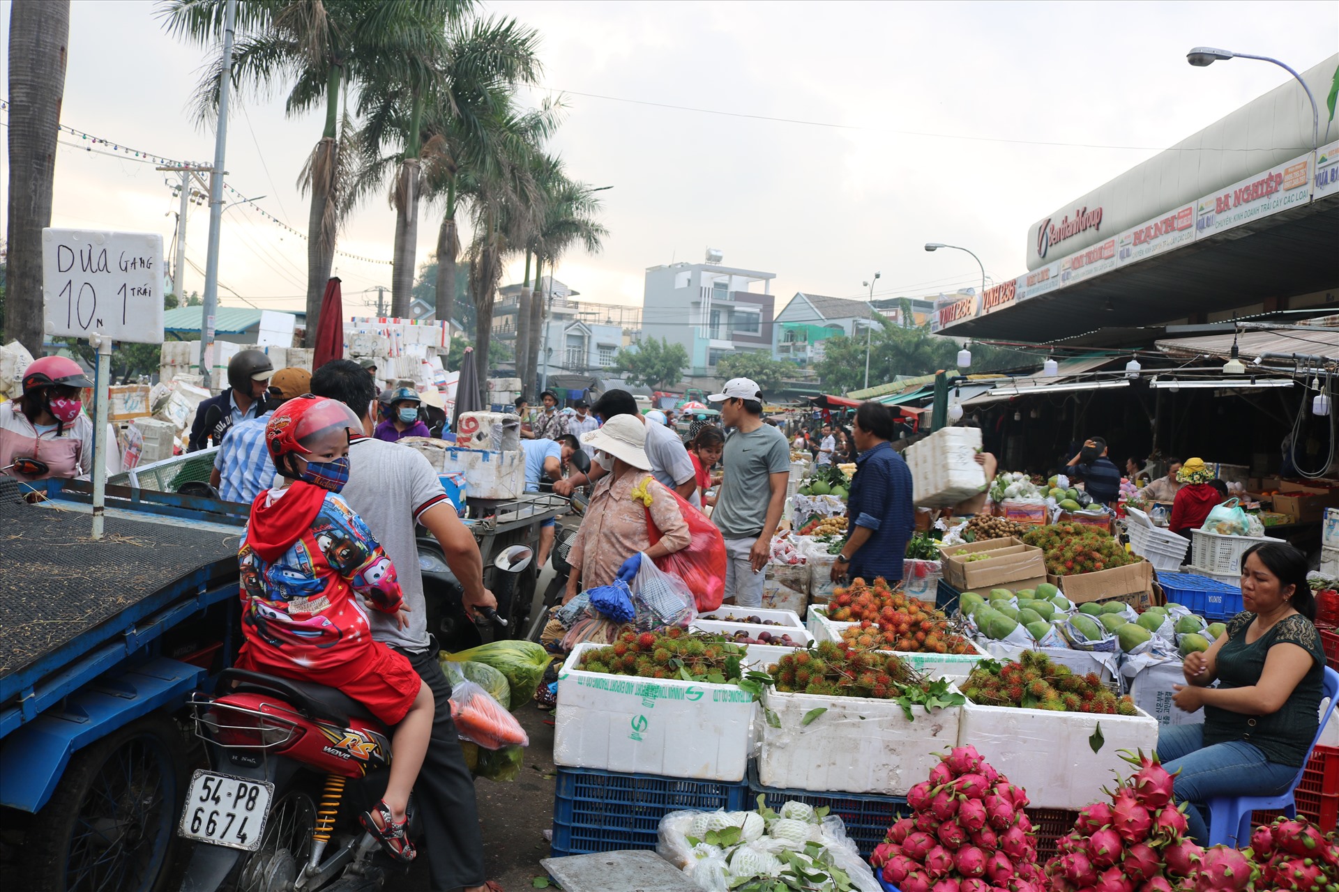 Khám phá những khu chợ đầu mối lớn nhất Việt Nam - Ảnh 6.