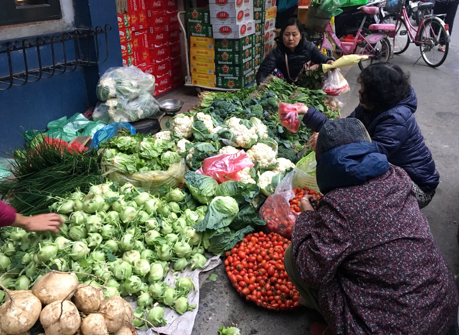 Khám phá những khu chợ đầu mối lớn nhất Việt Nam - Ảnh 4.