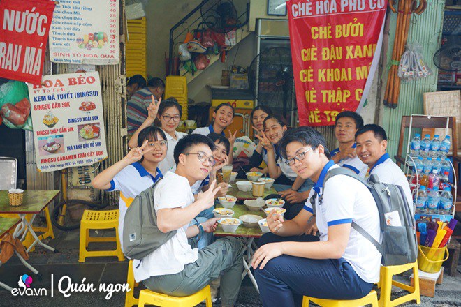 Bán hoa quả dầm nổi tiếng phố Tố Tịch, mẹ Hà Nội phục vụ không ngơi tay 1000 cốc/ngày - Ảnh 3.