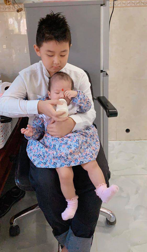 Con gái Lê Phương hơn 9 tháng đã lớn vượt chuẩn, dân tình dự đoán dễ thành người mẫu - Ảnh 5.