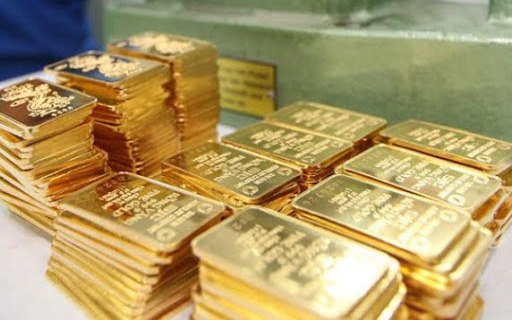 Vàng trong nước tăng giá, thu hẹp khoảng cách với giá vàng thế giới - Ảnh 1.