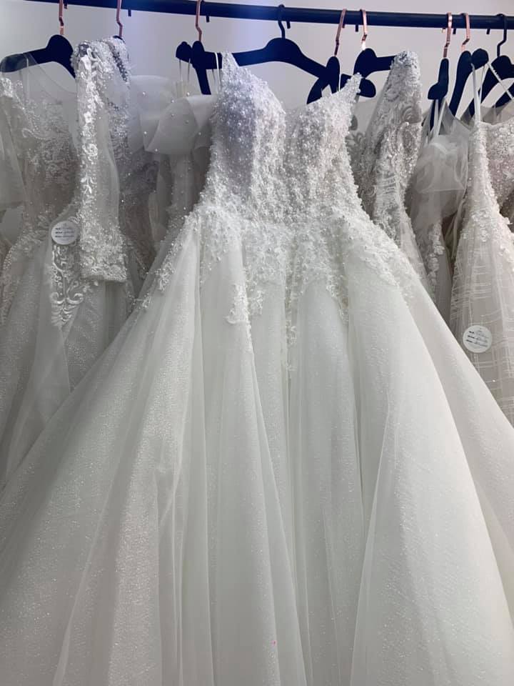 Váy cưới thanh lý chỉ 200 ngàn đến 1,5 triệu/chiếc, cô dâu Việt thích thú order nhằm tiết kiệm 1 khoản ngày cưới - Ảnh 3.