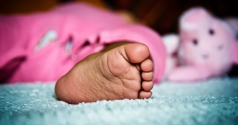 Ấn Độ: Bé sơ sinh 4 tháng tuổi bị xâm hại đến chết ngay trong đám cưới bởi sai lầm của cha mẹ - Ảnh 1.
