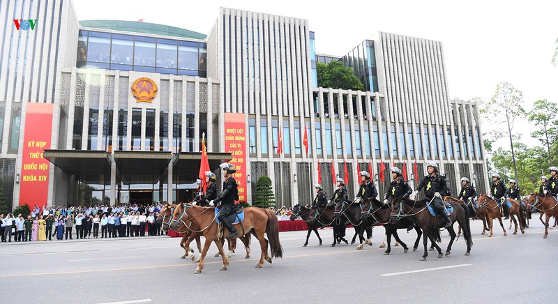 Cảnh sát cơ động Kỵ binh diễu hành ra mắt trước Đại biểu Quốc hội - Ảnh 11.