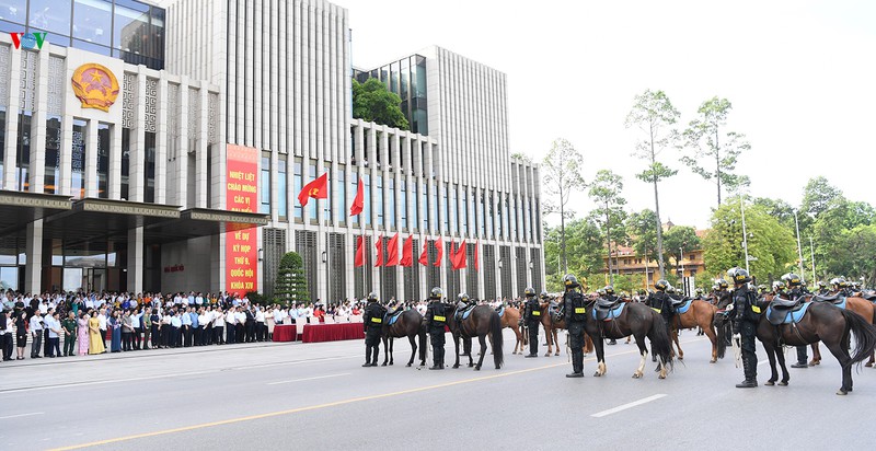 Cảnh sát cơ động Kỵ binh diễu hành ra mắt trước Đại biểu Quốc hội - Ảnh 4.