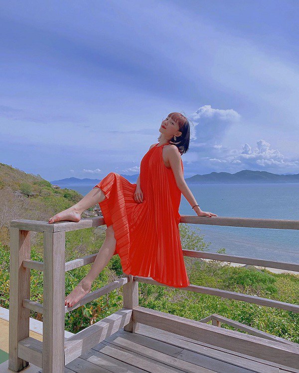 Các người đẹp Việt đang phải lòng một kiểu váy siêu thoải mái, diện vào mùa hè đẹp miễn chê - Ảnh 2.