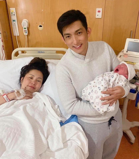 Kelly Nguyễn khoe ảnh con trai mới sinh đã &quot;lườm nguýt&quot; mọi người - Ảnh 3.