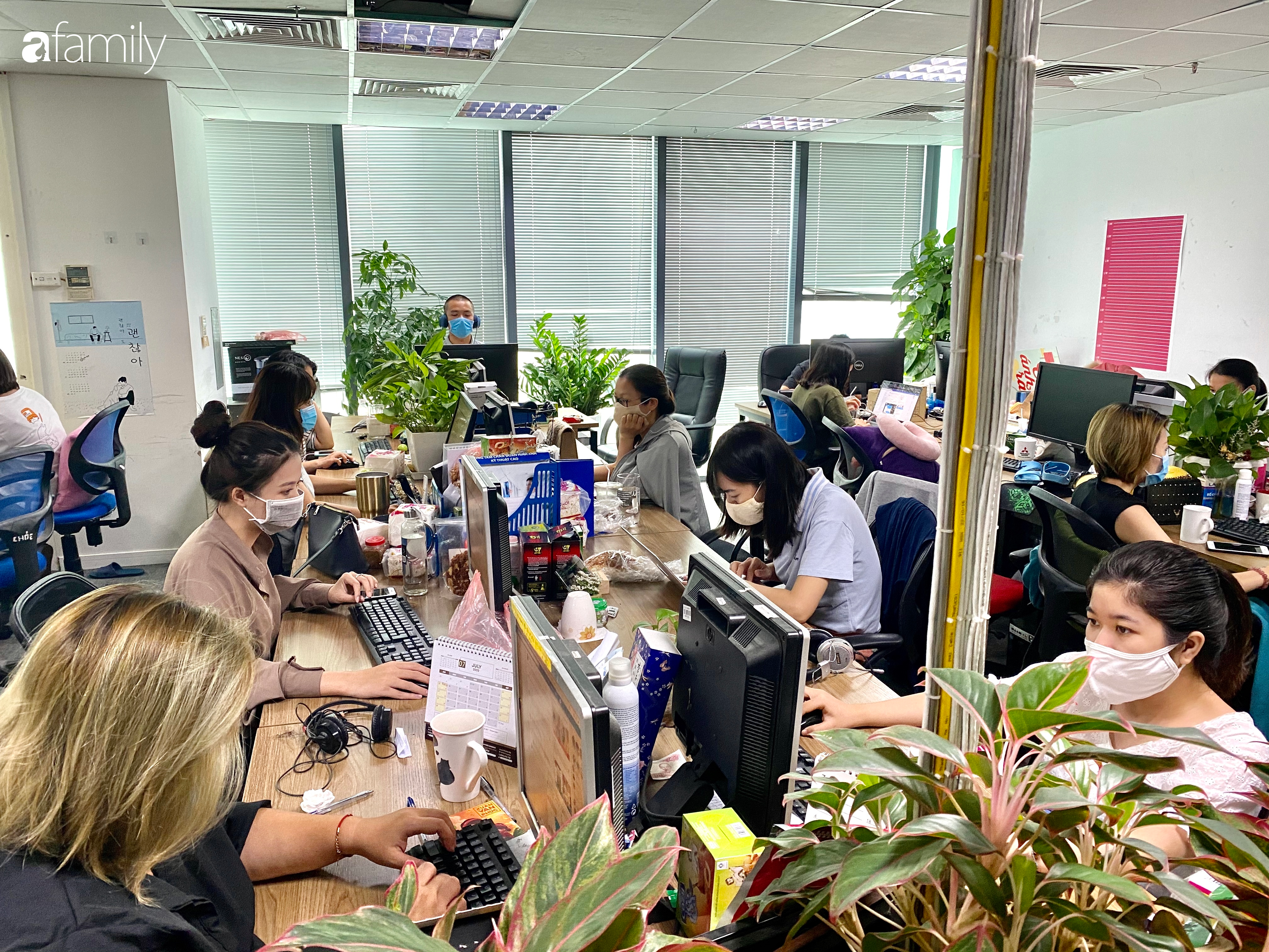 Sau ca bệnh thứ 416, một công ty truyền thông ở Hà Nội nghiêm túc chủ động đeo khẩu trang tại văn phòng, yêu cầu nhân viên du lịch Đà Nẵng khai báo tình trạng sức khỏe - Ảnh 3.