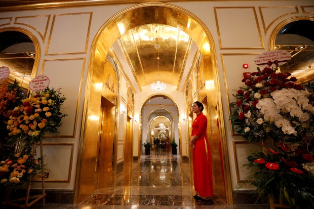 Cận cảnh khách sạn mạ vàng đầu tiên trên thế giới ở Việt Nam - Ảnh 8.