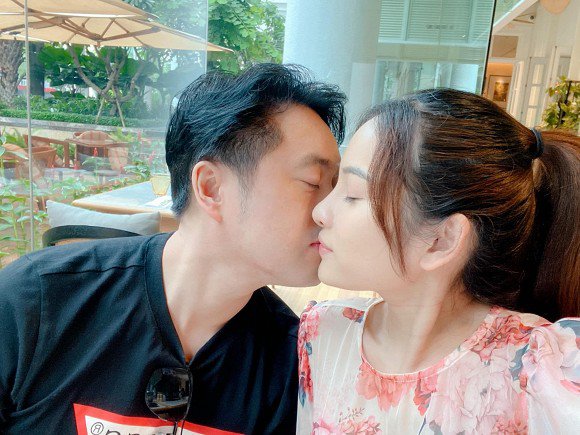 Vợ Dương Khắc Linh mang thai đôi mới hơn 5 tháng bụng đã to như sắp sinh - Ảnh 4.