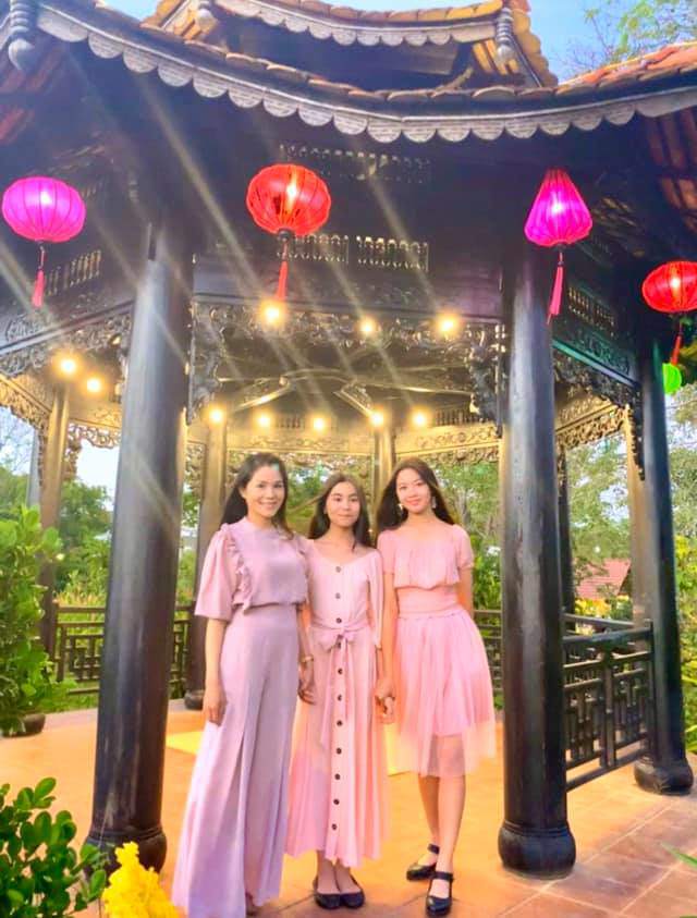 Chăm tập môn này, bảo sao bà xã đại gia của Quyền Linh U50 mà trẻ như gái đôi mươi - Ảnh 3. Chăm tập môn này, bảo sao bà xã đại gia của Quyền Linh U50 mà trẻ như gái đôi mươi - Ảnh 3.