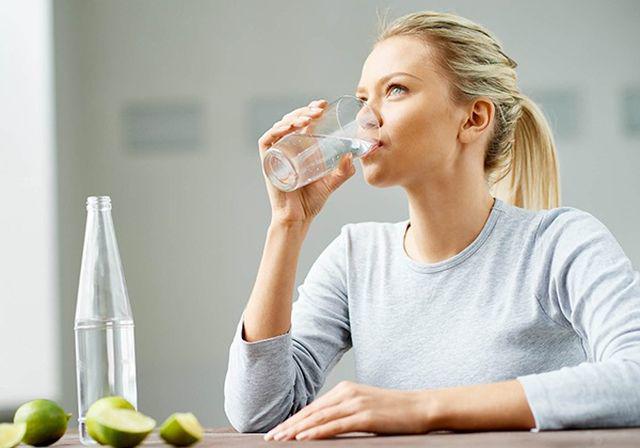 Chuyên gia chỉ 6 quy tắc khi uống nước vào mùa hè bắt buộc phải nhớ kẻo rước họa - Ảnh 1.