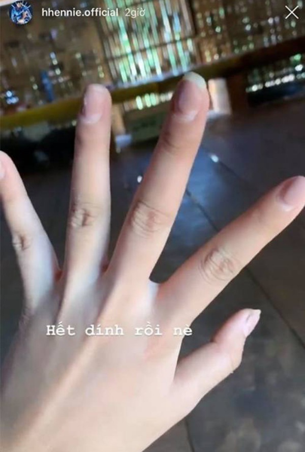 Hội chị em Hoa hậu khoe nails lấp lánh nhưng móng tay của H'Hen Niê là khác biệt nhất - Ảnh 6.