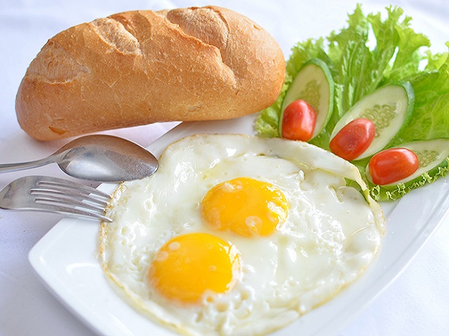 Bữa sáng nên ăn gì giúp cơ thể cung cấp đủ năng lượng cho ngày mới - Ảnh 3.