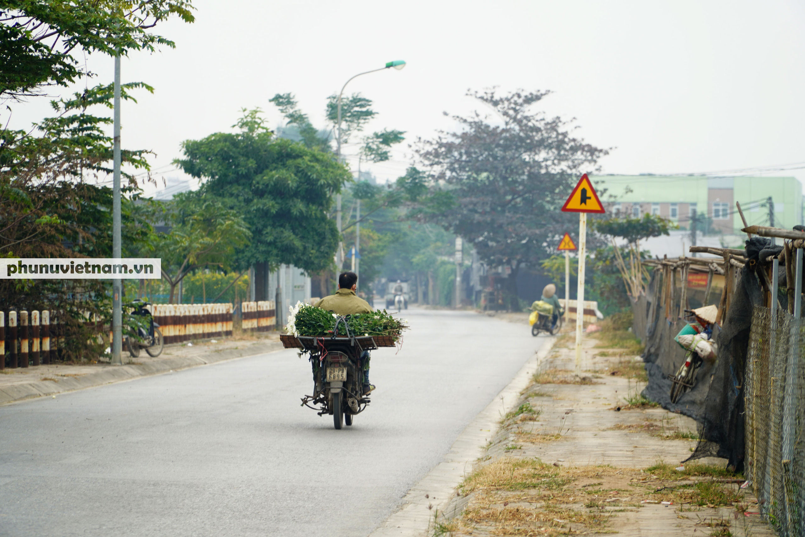 Làng hoa lâu đời nhất Hà Nội “hối hả” vào vụ Tết - Ảnh 21. Làng hoa lâu đời nhất Hà Nội “hối hả” vào vụ Tết - Ảnh 21.