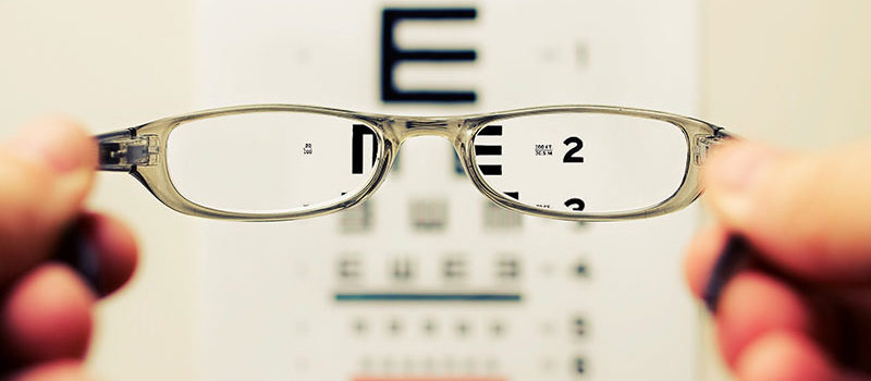 Tất cả những gì bạn cần biết trước khi quyết định đeo kính cận thị - Ảnh 4.
