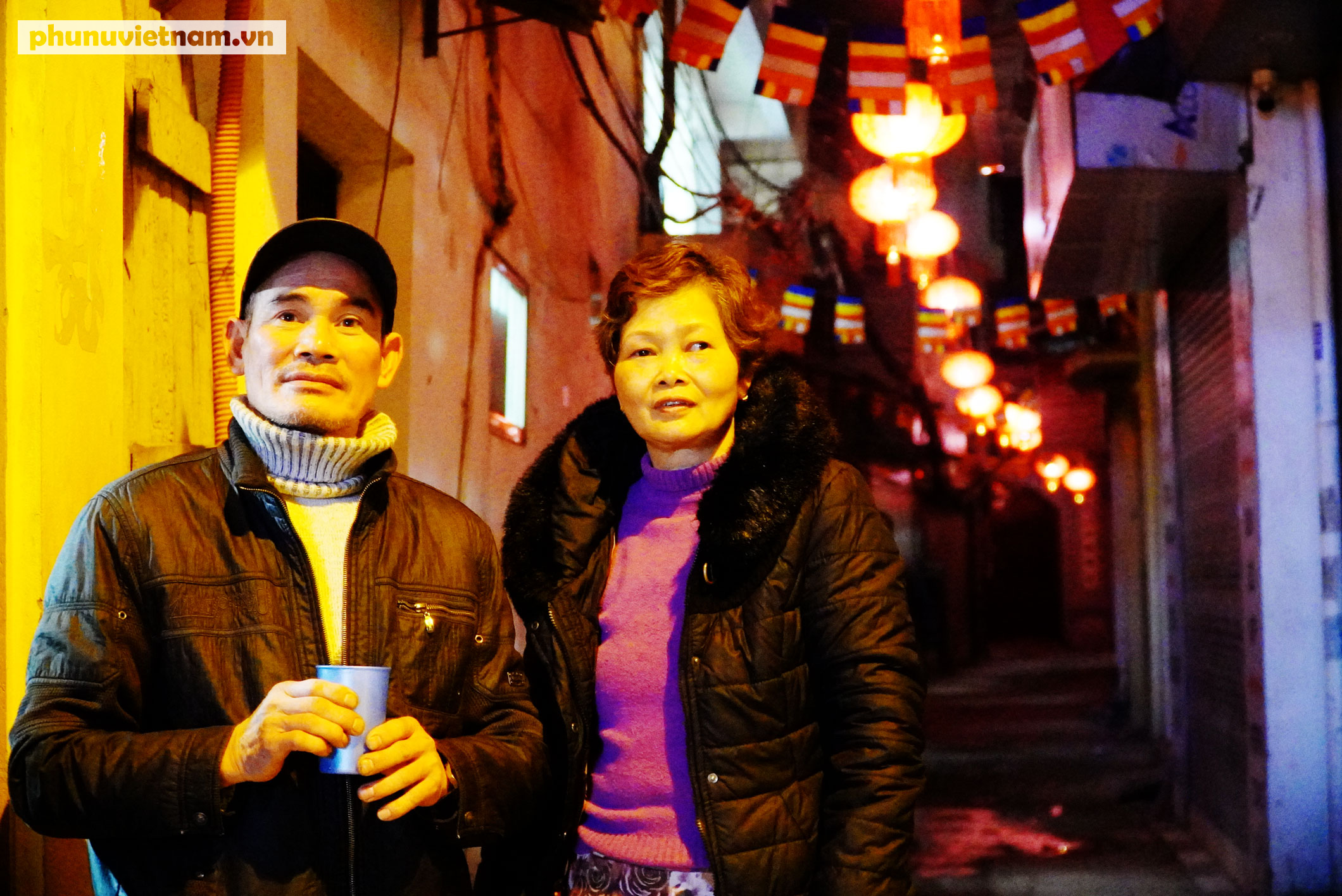 Hàng trăm đèn lồng đỏ lung linh trong ngõ nhỏ Hà Nội - Ảnh 7.