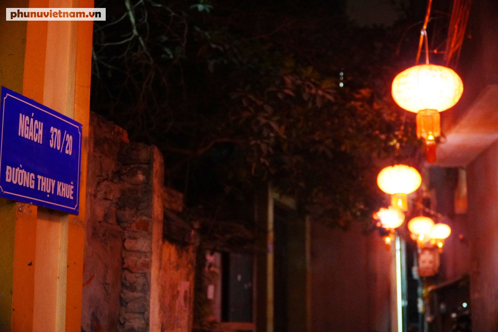 Hàng trăm đèn lồng đỏ lung linh trong ngõ nhỏ Hà Nội - Ảnh 14.