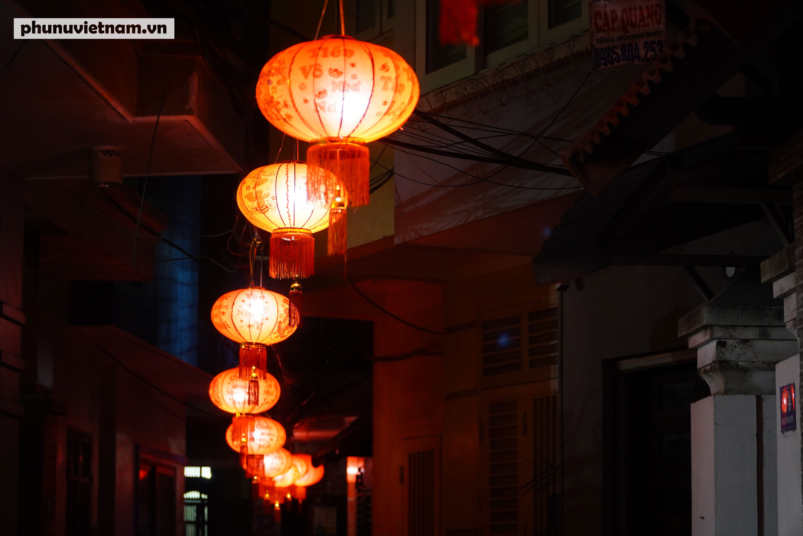 Hàng trăm đèn lồng đỏ lung linh trong ngõ nhỏ Hà Nội - Ảnh 20.