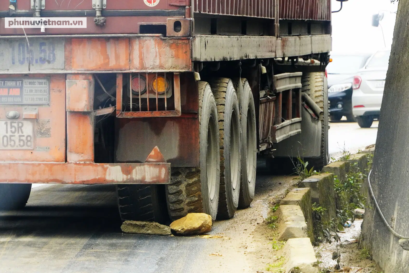 Công trường thi công gây tắc nghẽn hơn 1km trên đèo Tòng Sành - Ảnh 4.